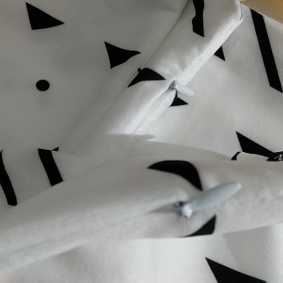 BLACK & WHITE DECORATIVE AZTEC ACCENT PILLOW COVERS 2-PC SET  SIZE 20 x 20 NWT - Picture 7 of 7